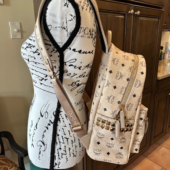 💥🛍💥MCM Beautiful monogram nappa leather backpack- Gorgeous!!💥🛍💥 - Picture 15 of 16